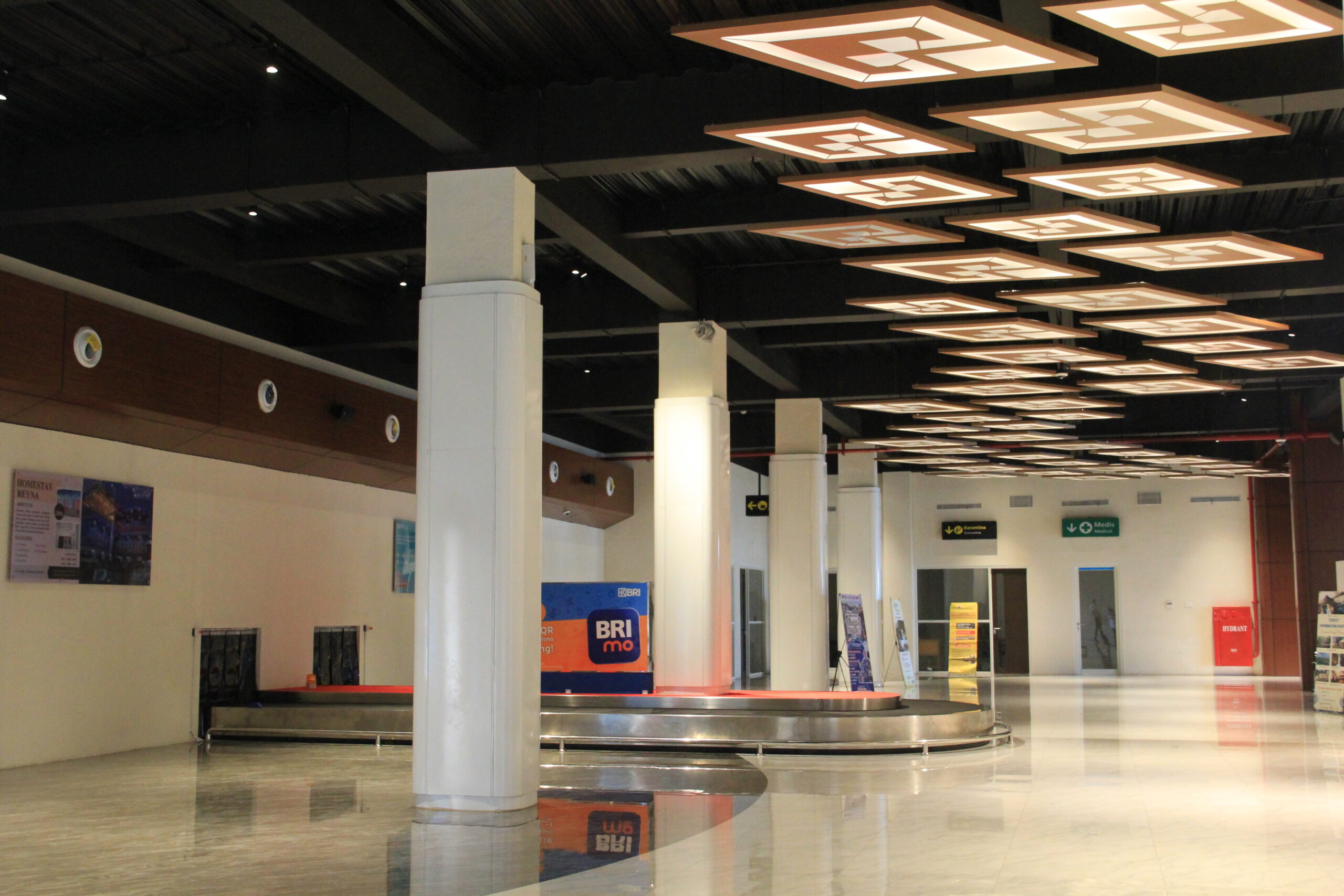 interior terminal kedatangan